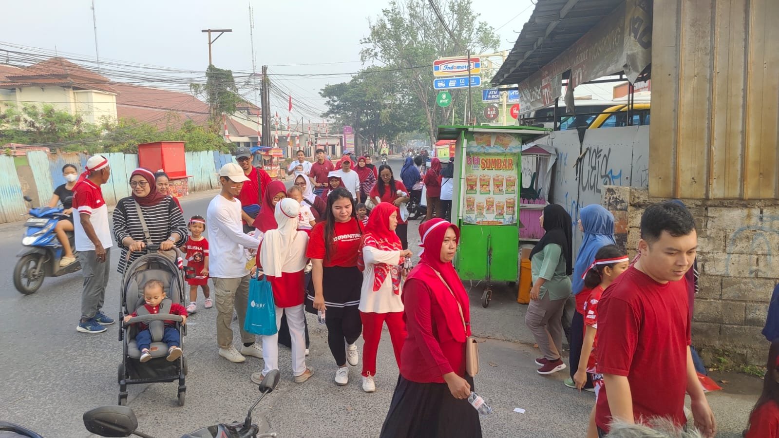 Warga Cluster Taman Firdaus Desa Sarakan Meriahkan HUT RI ke-81 dengan Jalan Santai dan Beragam Perlombaan